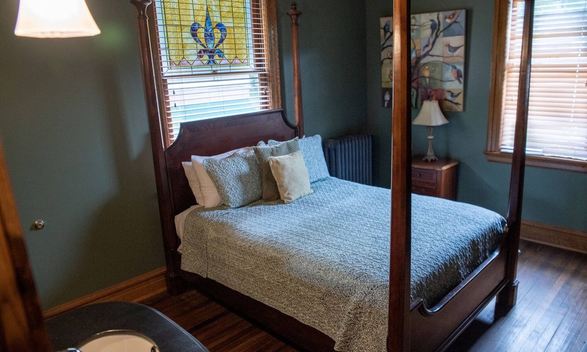 Sutton Bed & Breakfast | Welcome to the historic Elk River Hotel & Cafe! Located riverfront on the beautiful Elk River, and just 2 miles from I-79, you are moments away from all that the Sutton area has to offer. Guest in town to enjoy the gorgeous outdoor scenery and recrea