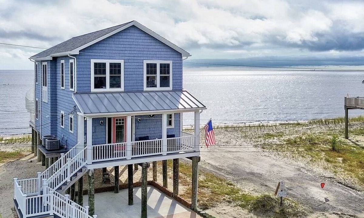 Little Creek House | Welcome to the waterfront oasis in the serene community of Kitts Hummock Beach!