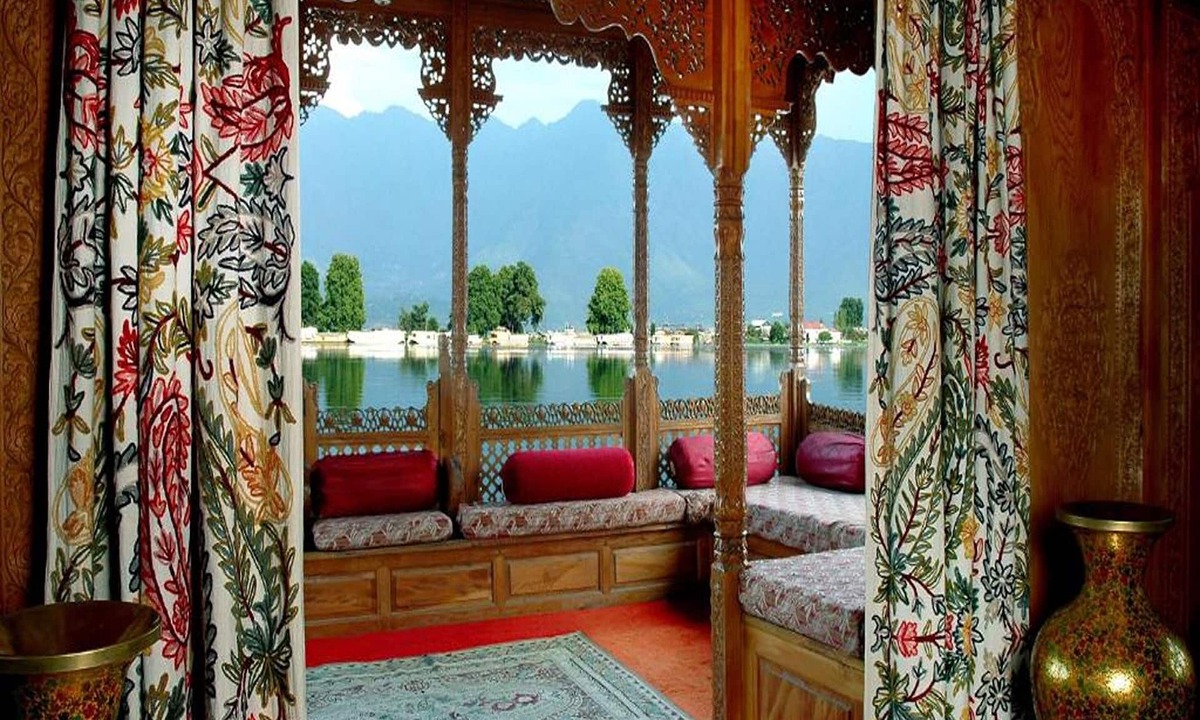 Nagin Bagh Hotel | WelcomHeritage Gurkha Houseboats