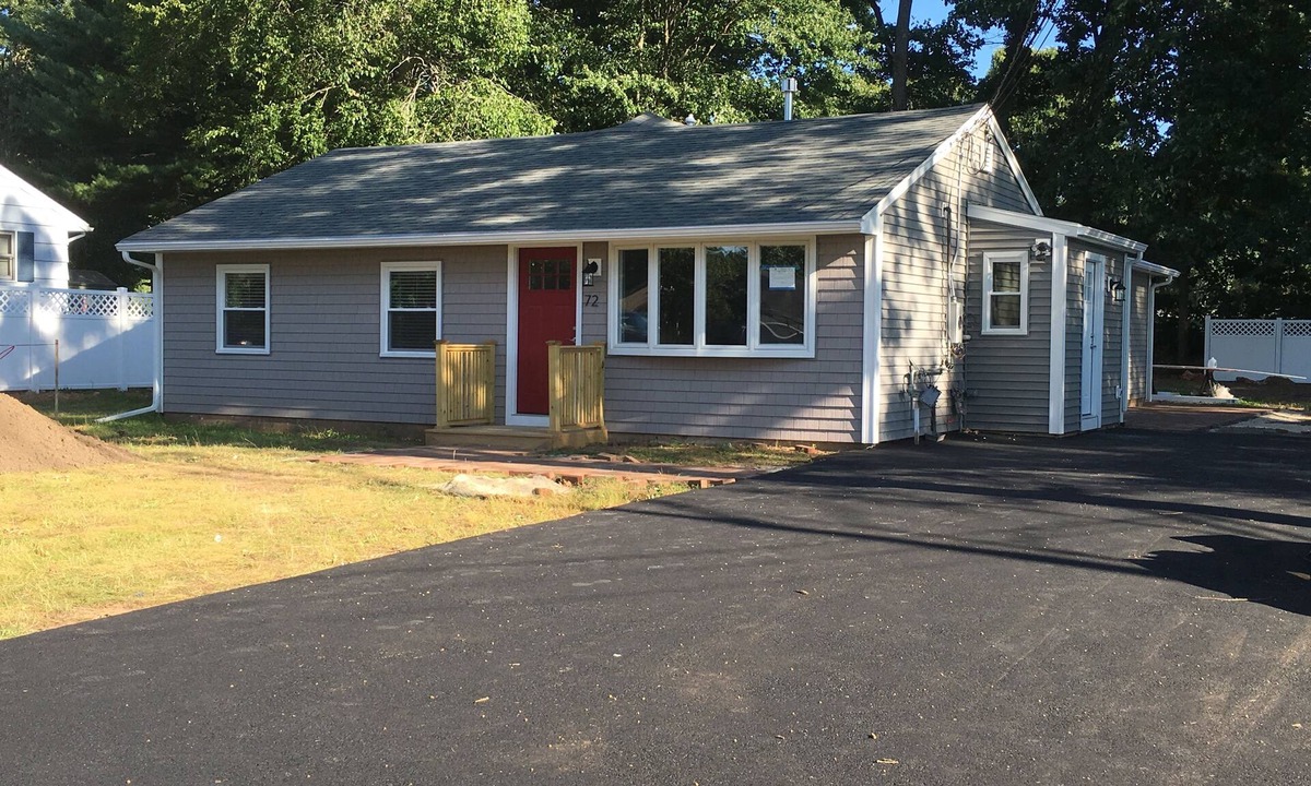 Plantsville House | Welcoming 1500 square foot 3-bedroom house completely remodeled in Southington