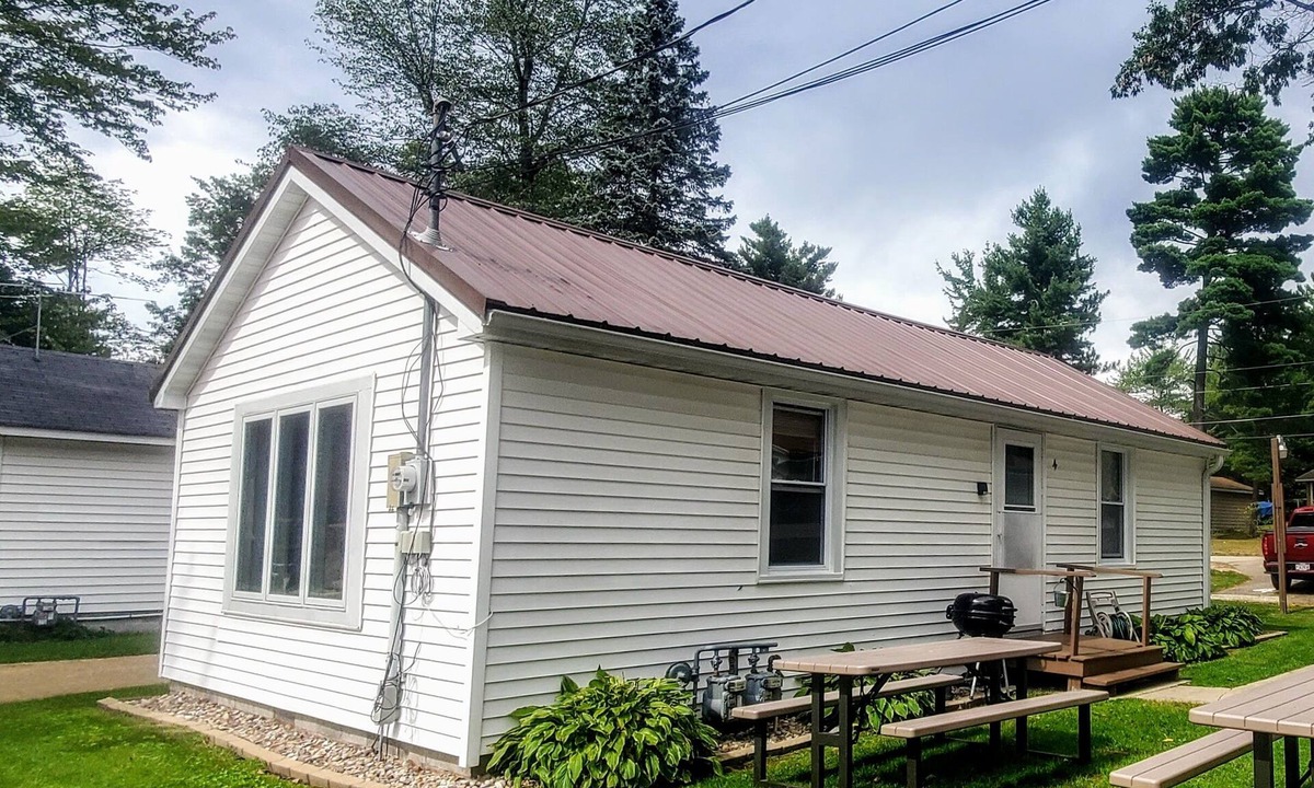 Shawano Cottage | Welcoming 2-bedroom cottage with AC in charming Shawano
