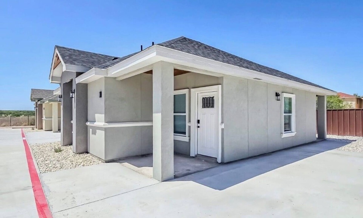 Rosita South House | Welcoming 2-bedroom house with AC in charming Eagle Pass