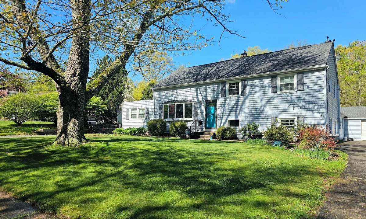 Yalesville House | Welcoming 5-BD/3-BA house with AC, POOL, & PRIVATE YARD in charming Wallingford