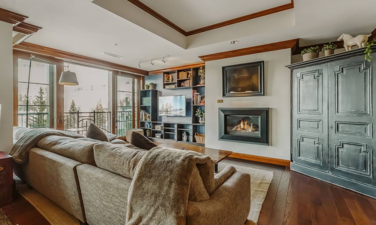 Vail Condo | Welcoming Modern Ritz Condo by InvitedHome | Private Shuttle, Pool, Hot Tub