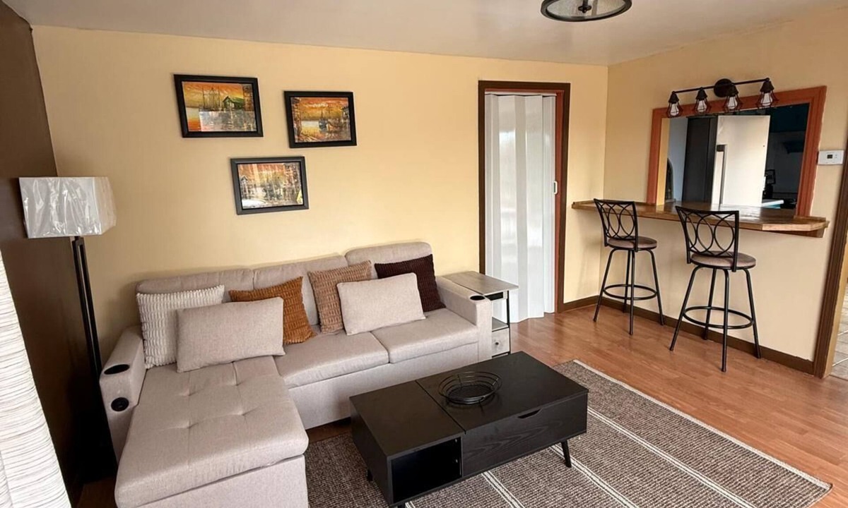 Altoona House | Welcoming to Cozy Altoona a 2-bedroom house with AC in charming Altoona