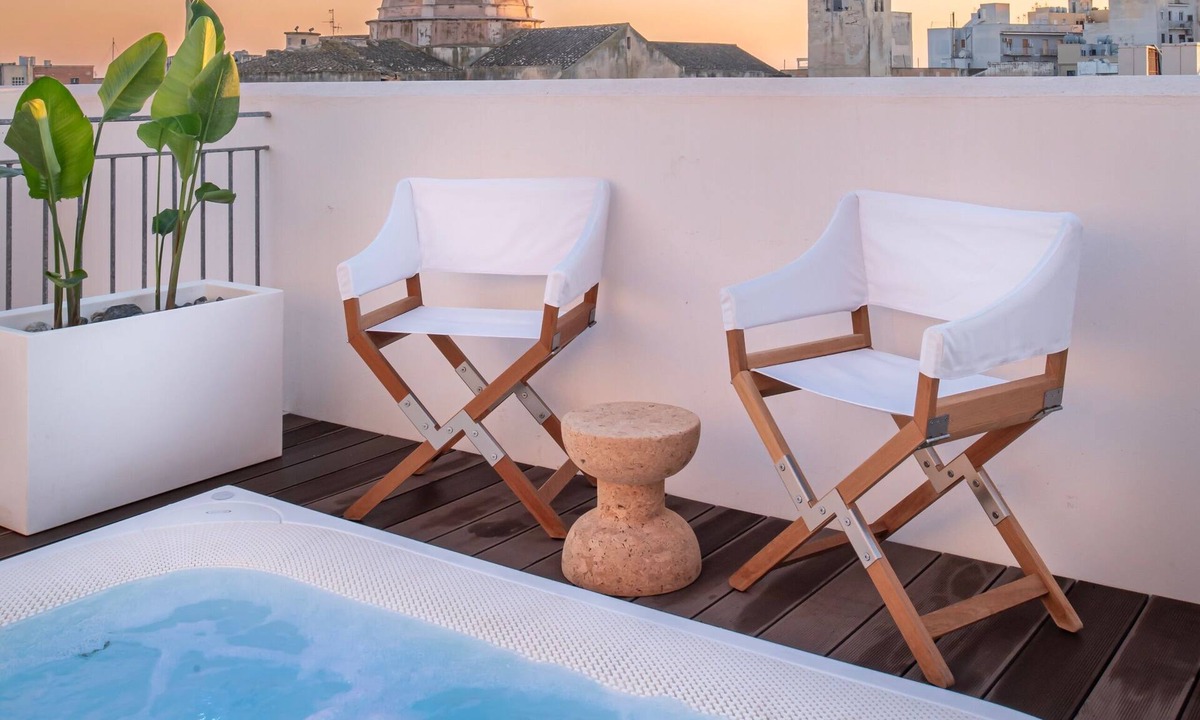 Trapani City Centre Apartment | WeLive Trapani - Penthouse apartment with terrace and Jacuzzi