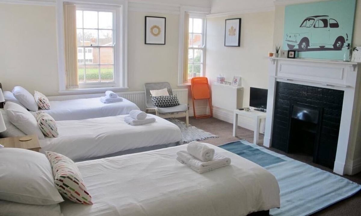 Bootle Hotel | Well equipped large triple/family room 6@The Jolly