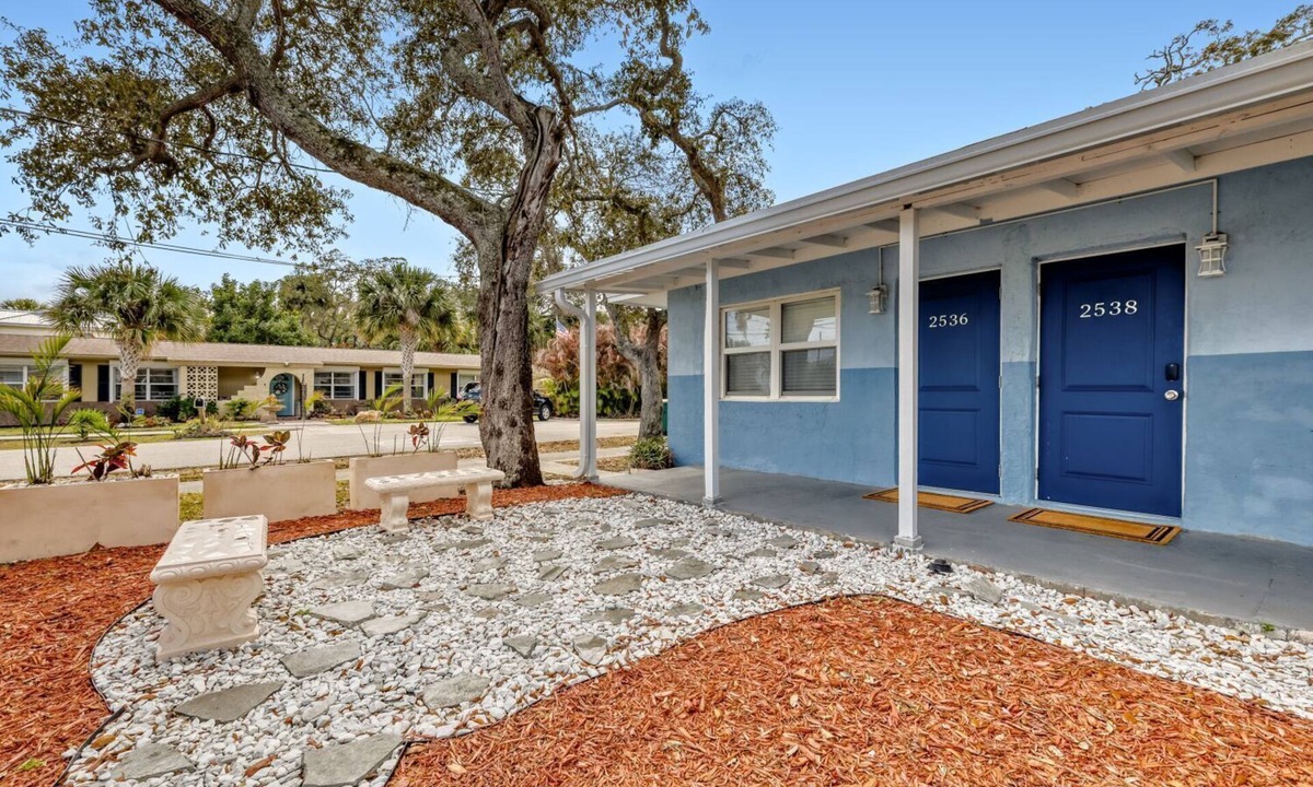 Tropic Apartment | Well-Located Studio Near Beach | TV + Kitchenette