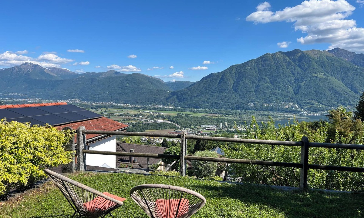 Brione sopra Minusio House | Well-maintained detached house on a sunny slope with magnificent panoramic views