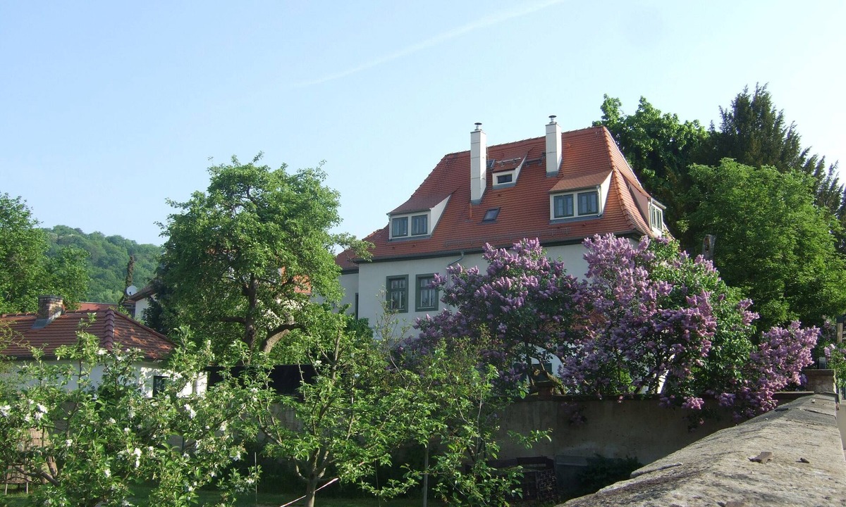 Oberloßnitz Apartment | Wellness at the monument - comfortable and romantic guest apartment Winzerhaus