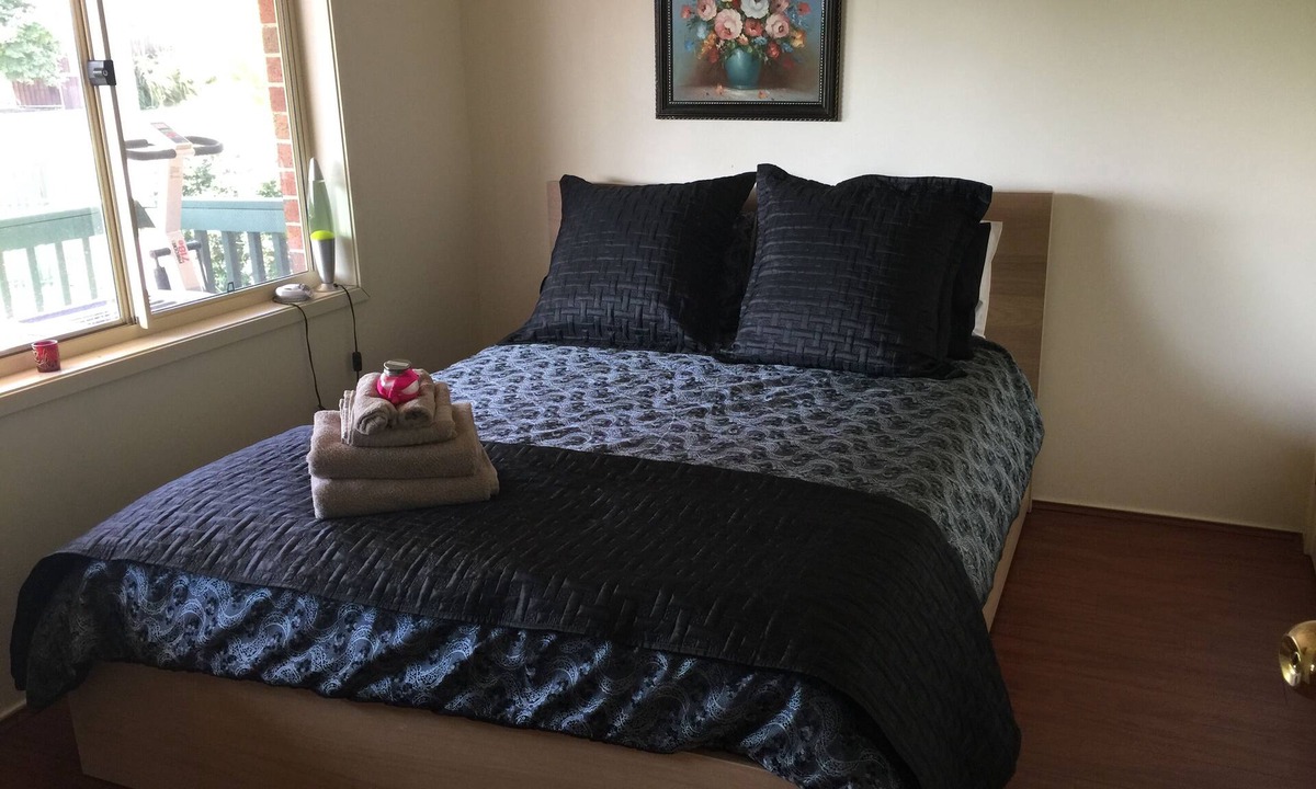 Kanahooka House | Wellness Stay, Homestay in private home 2 rms booked separately So. Coast