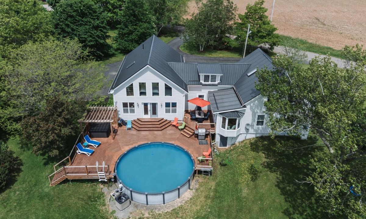 Masstown House | Wentworth Private Cottage with Hot Tub