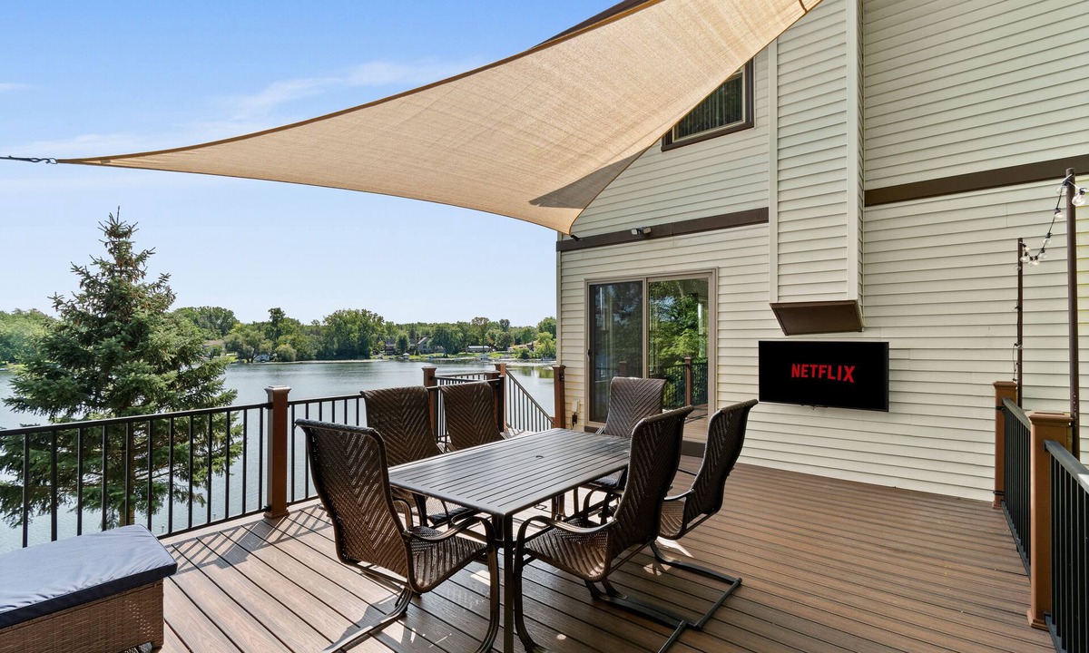 West Bend House | West Bend Lake House - Sleeps 12 - Add The Pontoon