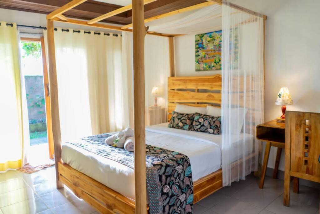 Mendoyo Apartment | West Break One bedroom with Bathtub in Medewi