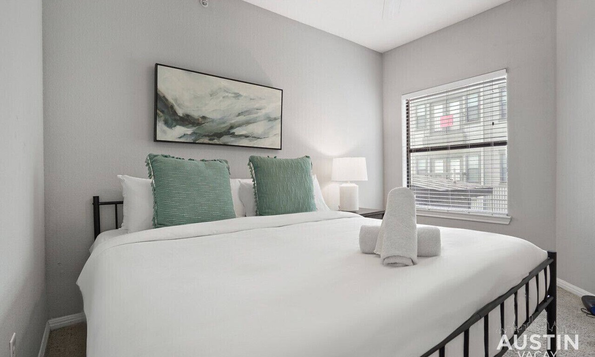 West Campus Apartment | West Campus Accommodations + Pool + King Bedrooms