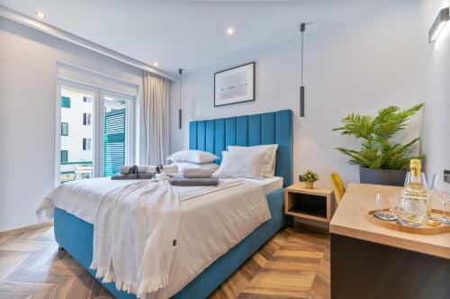 Split Bed & Breakfast | West Coast Deluxe Rooms