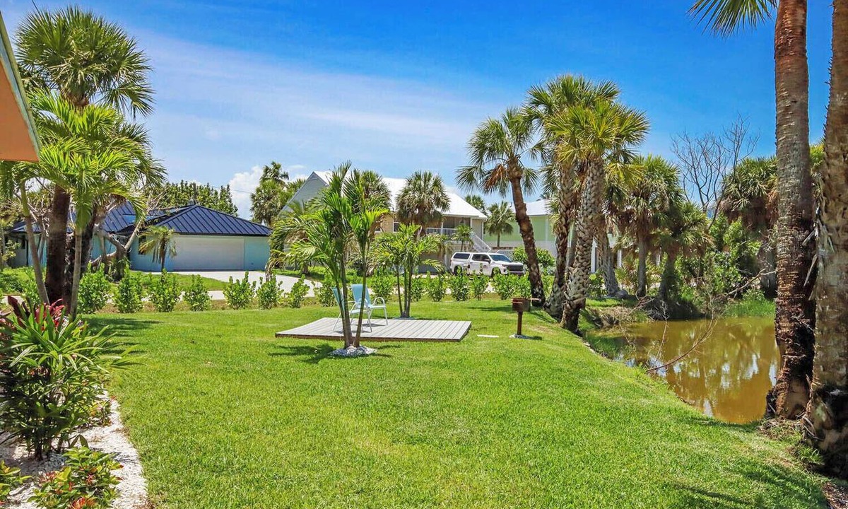 Tradewinds Condo | West End Paradise Unit Fish 6 - One bedroom suite w/water views