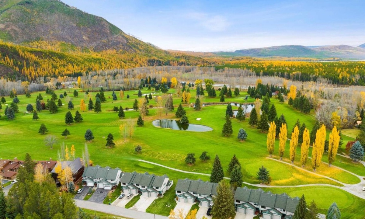 West Glacier Condo | West Glacier Getaway: Mountain & Golf Course Views