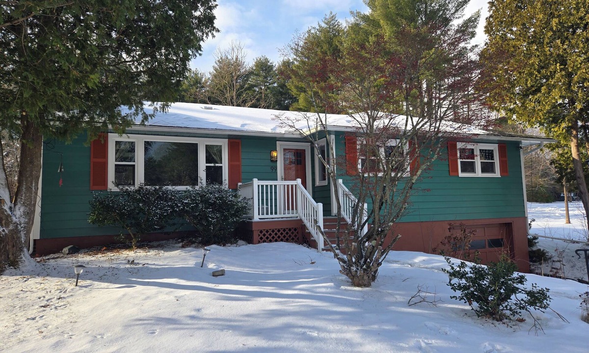 Queensbury House | West Mountain Ski & Adventure Home w/Hot Tubn