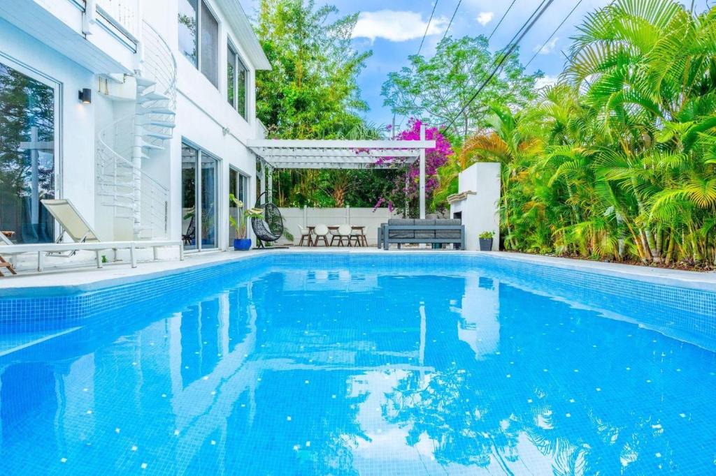 Southside House | West Palm Lux