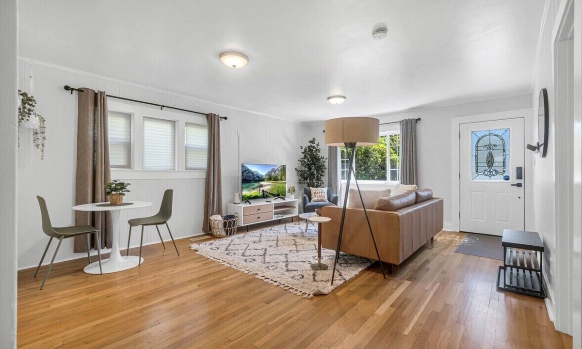 West Seattle House | West Seattle House with Hot Tub. Walkable Location.
