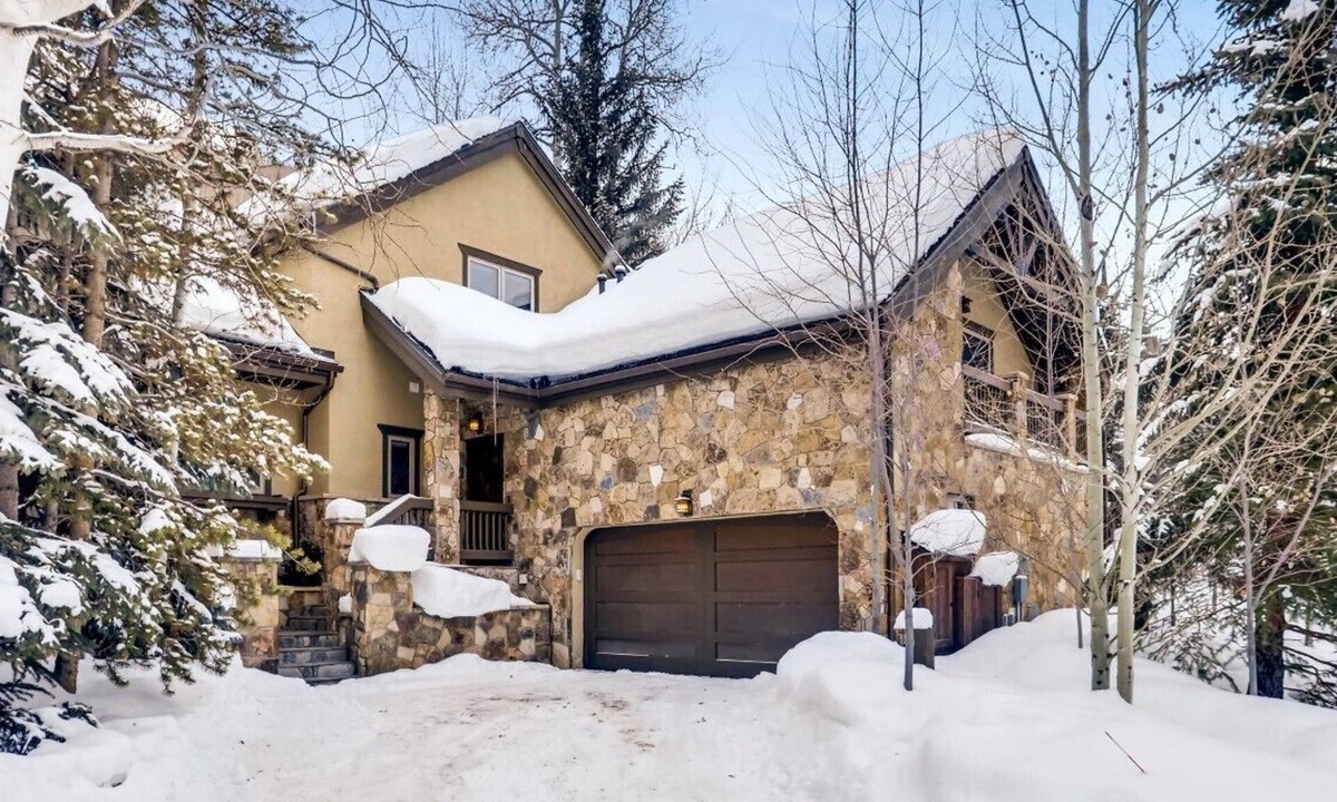 Highland Meadows House | West Vail Retreat | Hot Tub | 5 Mins to Mountain