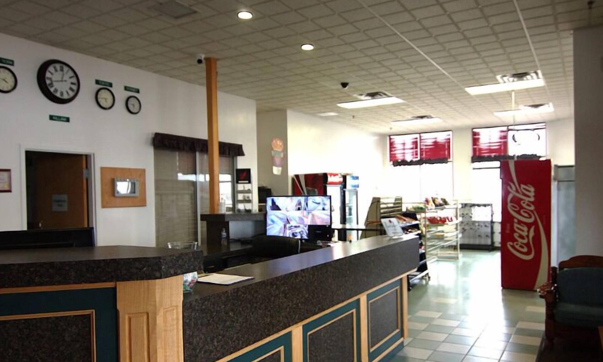 Killam Hotel | Western Budget Plus Killam Krossing