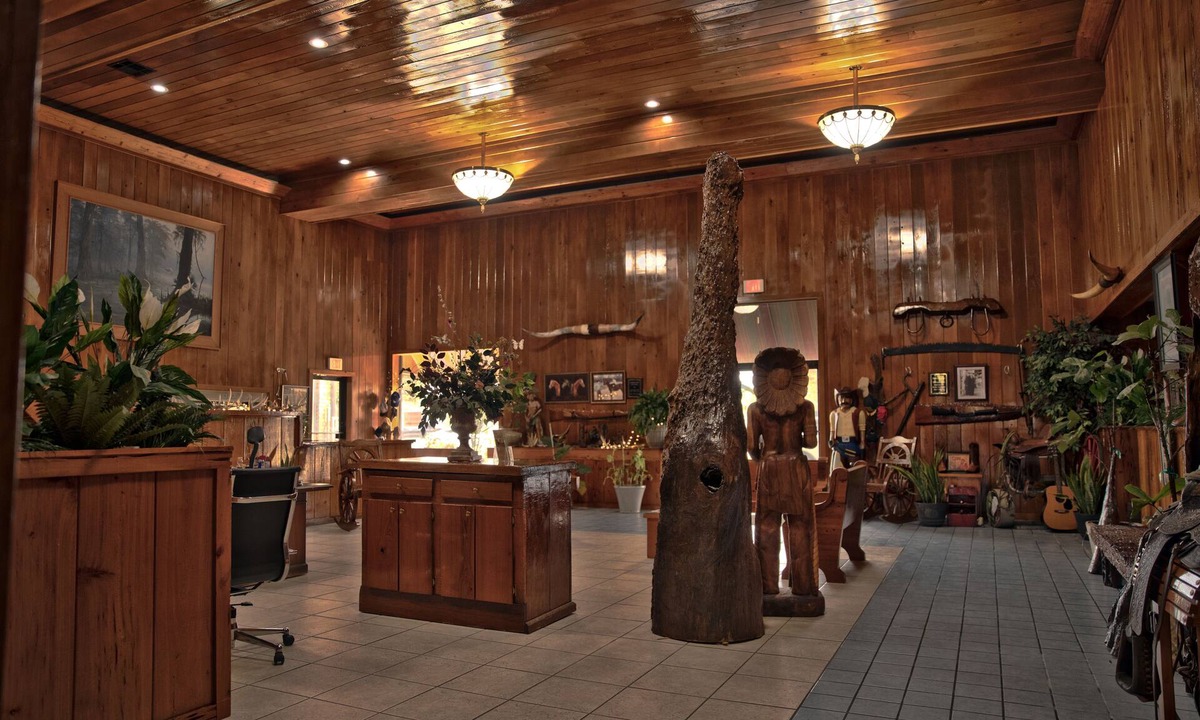 Hammond Hotel | Western Inn