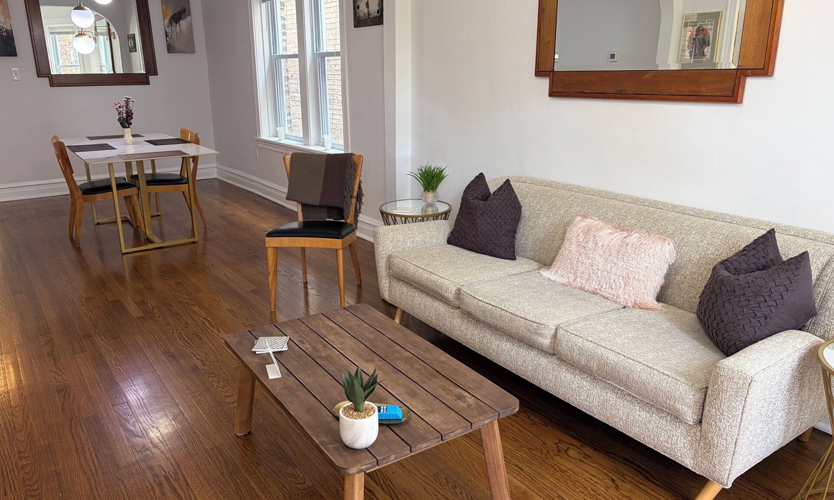 Logan Square Apartment | Western Logan Square near Healy Metra Stop