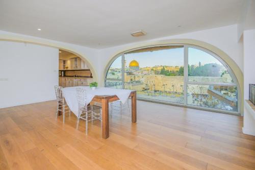 Old City Apartment | Western Wall View - Lev Simcha