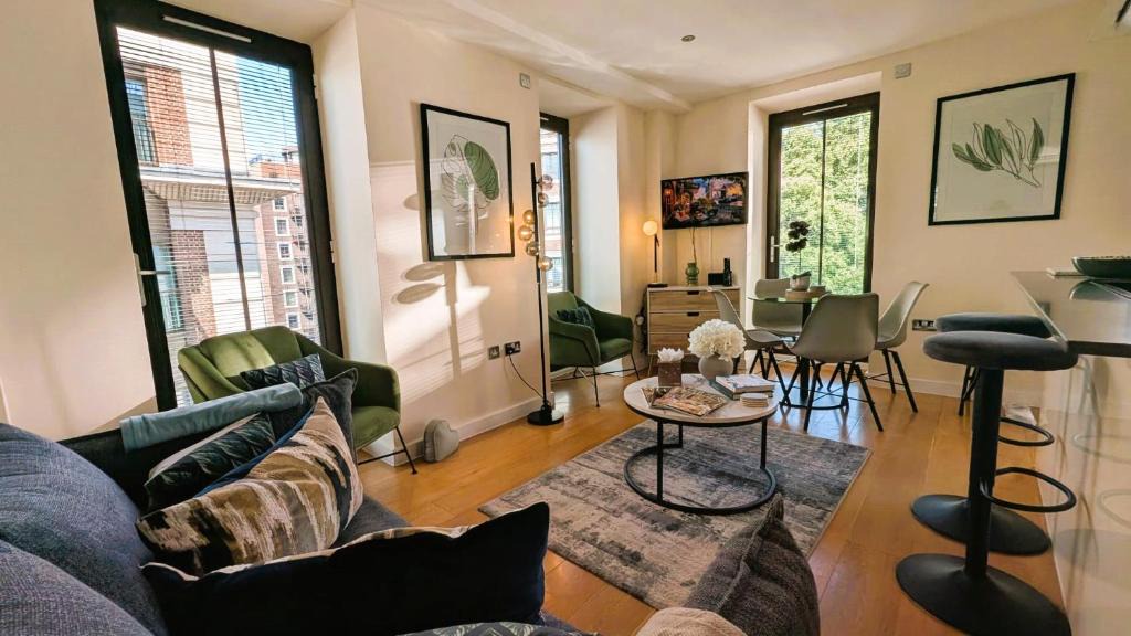 Vincent Square Apartment | Westminster 2 bed 2 bath apartment with Air-Con