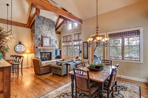 Four O'Clock House | Westridge 55 by Great Western Lodging