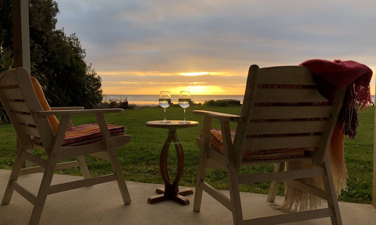 Charleston House | Westwood Beach Cottage.Minutes from the Beach