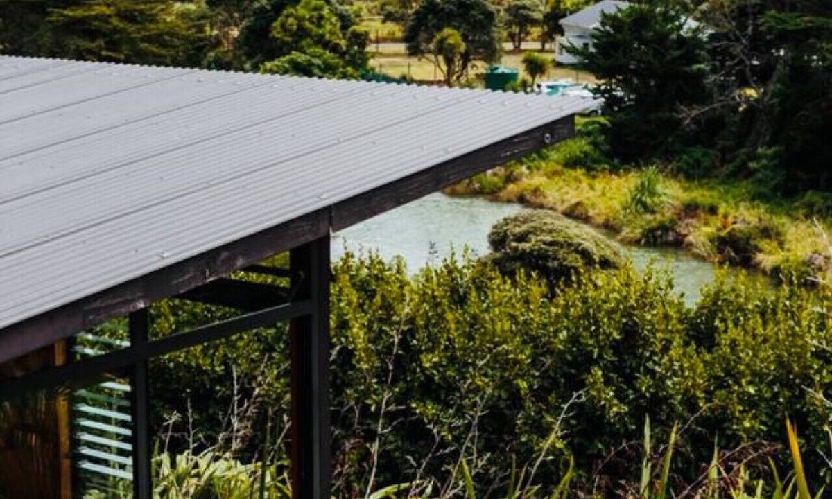 Raglan Cabin | Whare Tatū Raglan - Holiday Accommodation