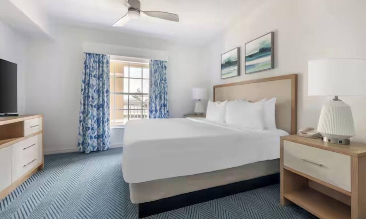 West Kissimmee Hotel | Where Great Getaways Come Naturally! 3 Units with Kitchen, Outdoor Pool