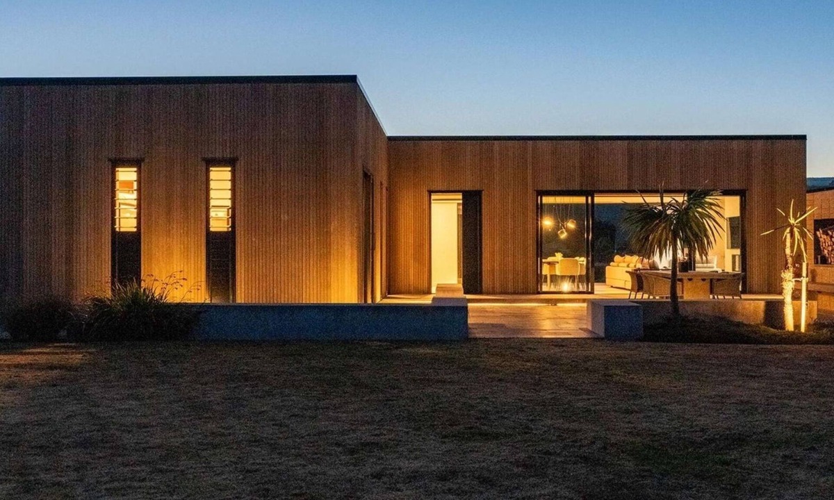 Taieri Mouth House | Where luxury meets the ocean. Welcome to our home.