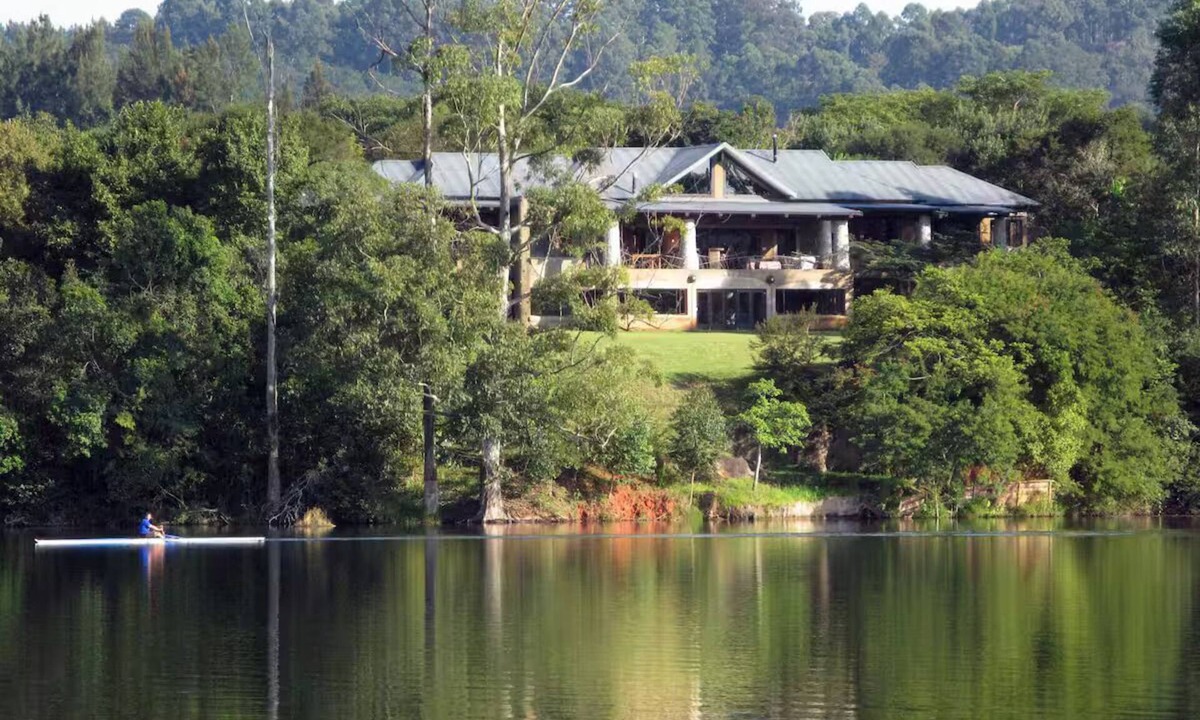 Ligfontein Villa | Where luxury meets nature.Villa overlooking DaGama Dam near Kruger National Park