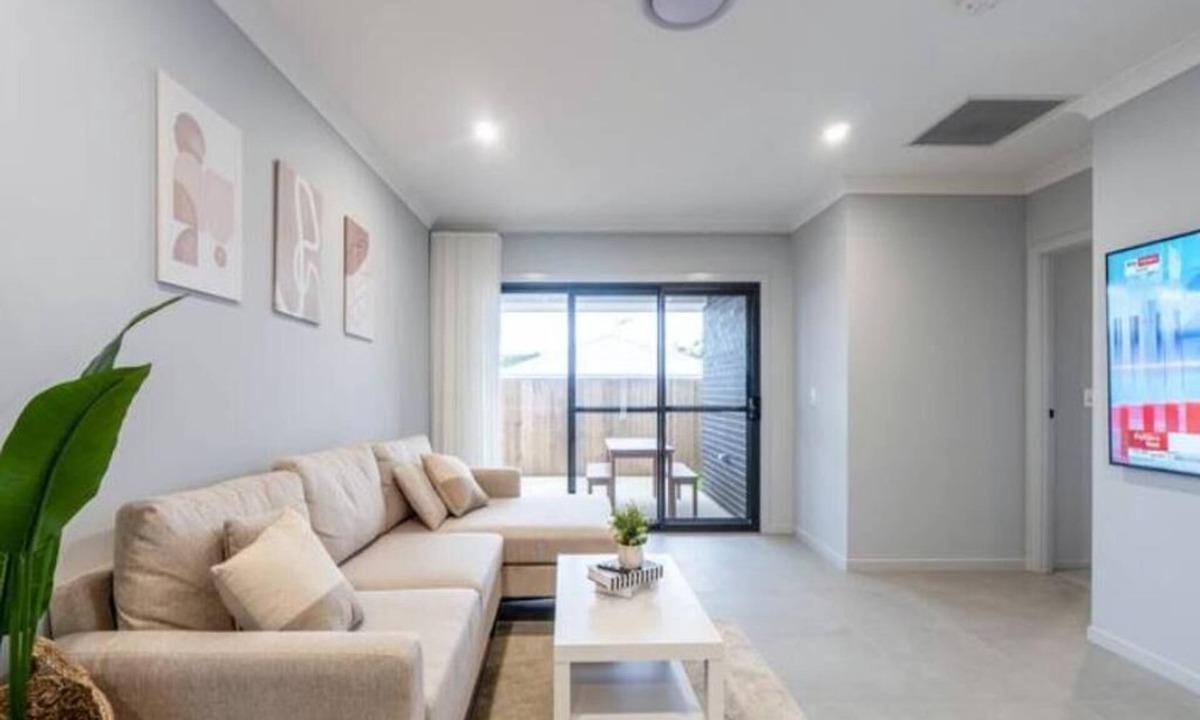 Spring Mountain House | Where Spring Lives — A Quiet Home in the Suburbs