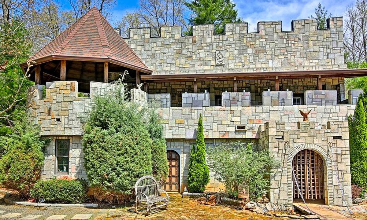 Murphy House | Whimsical Castle Rental for Unique Getaway in Blue Ridge Mountains, North Carolina