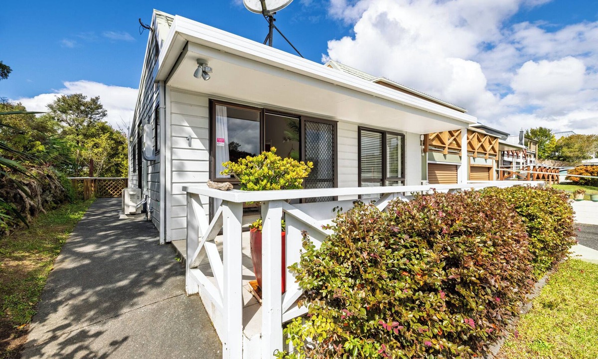 Paihia Cottage | Whimsical Chalet - perfectly formed quaint cottage surrounded by lush greenery