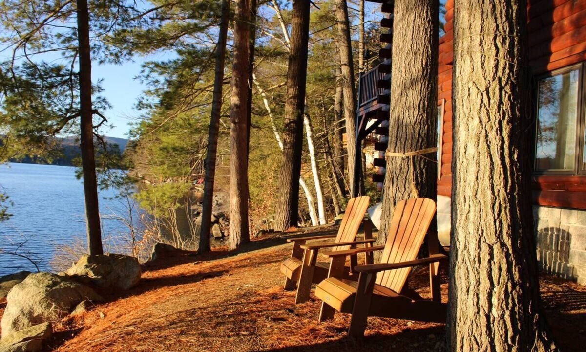 Lake George House | Whispering Pines 4-Season Lakefront Log Cabin