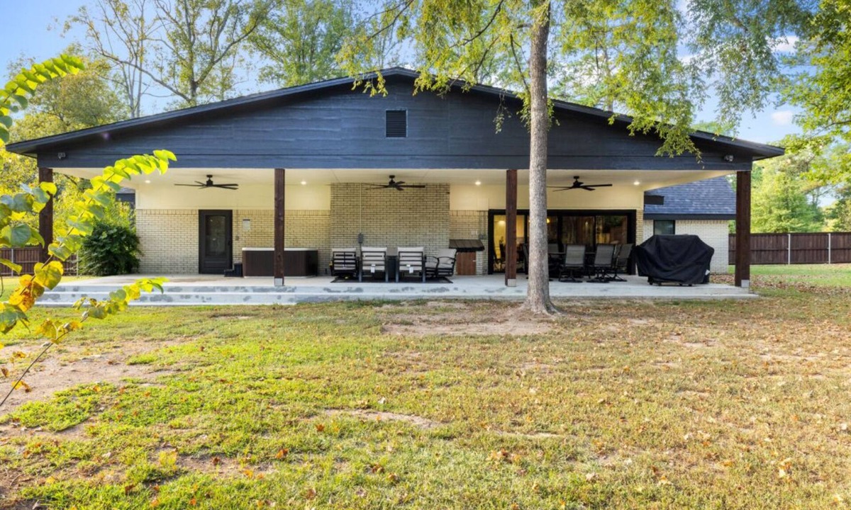 Broken Bow House | Whispering Pines Estate- Beautiful 4 Bedroom with Pickleball Court