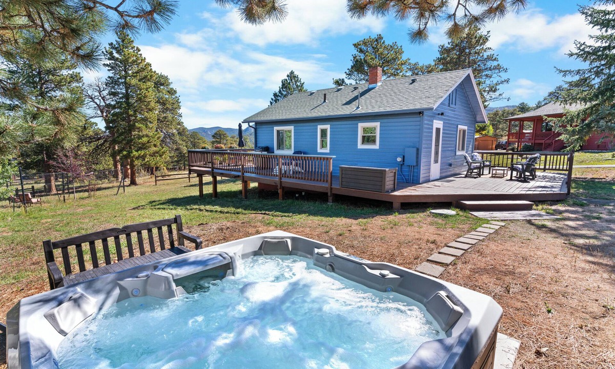 Estes Park House | Whispering Pines Getaway with hot tub, large deck, game room and wildlife views