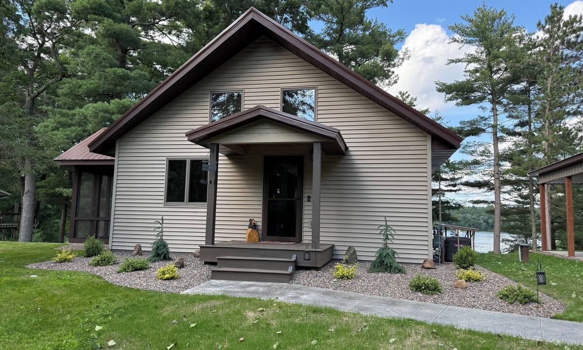 Chetek Cabin | WhistleHaven A cozy lakeside 3-bedroom, 2 bathroom cabin on Prairie Lake, Chetek