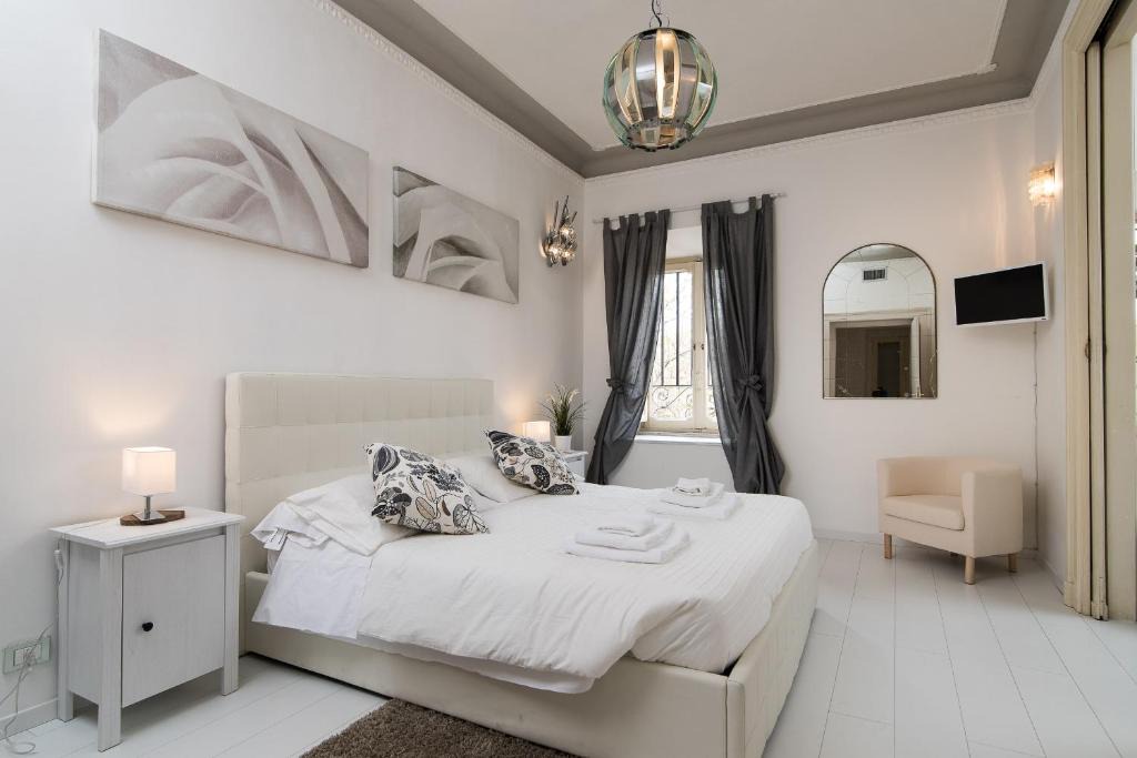 Rione XIV Borgo Apartment | White Borgo Apartment
