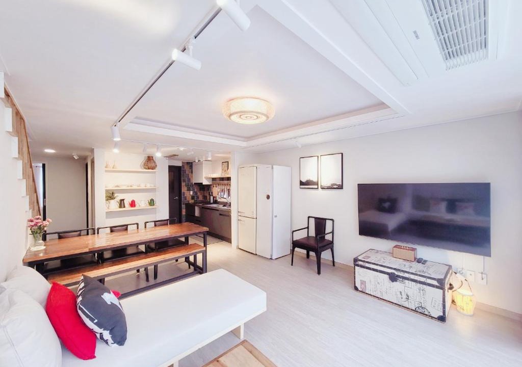 Andeok House | White Casa