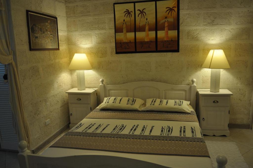 Silver Sands Apartment | White Coconut Studio