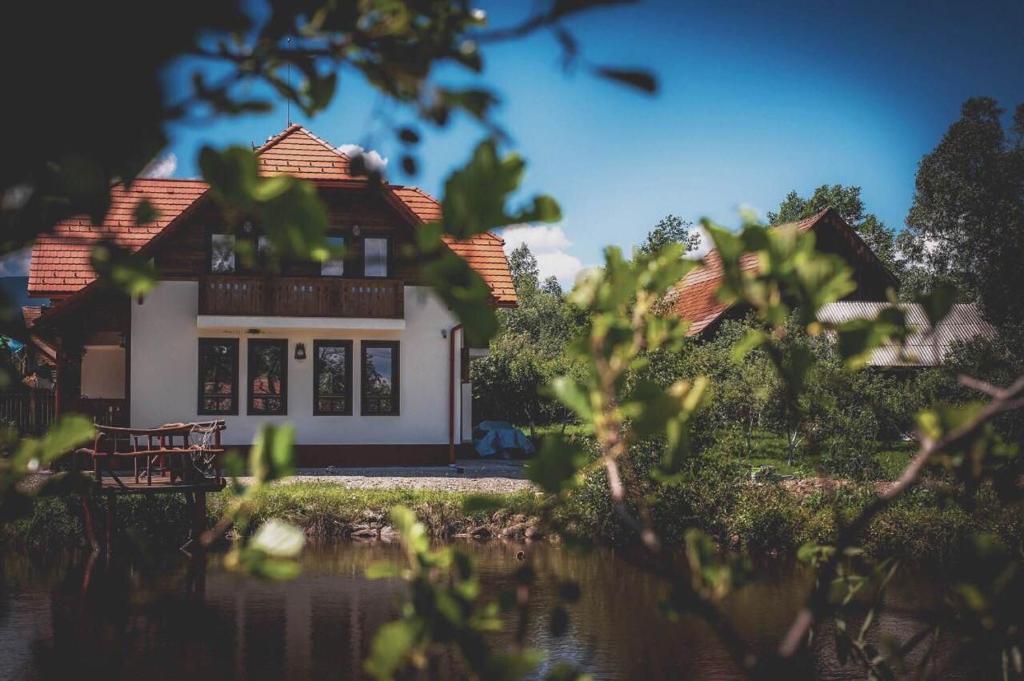 Siculeni House | White Dove Pension