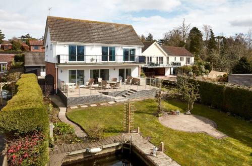 Horning House | White Gables