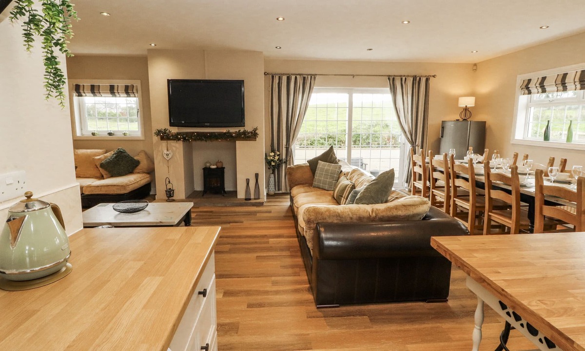 Great Clifton Cottage | White Gables